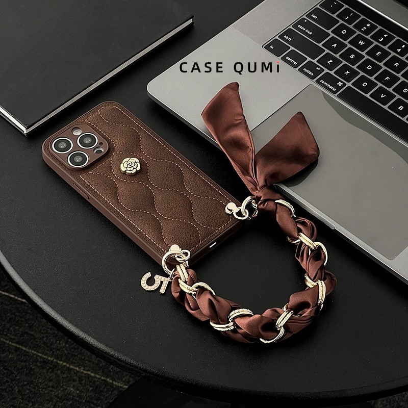 Brown Quilt Çiçek Rozetli Askılı iPhone Kılıfı