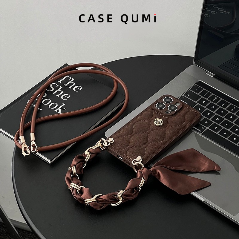 Brown Quilt Çiçek Rozetli Askılı iPhone Kılıfı