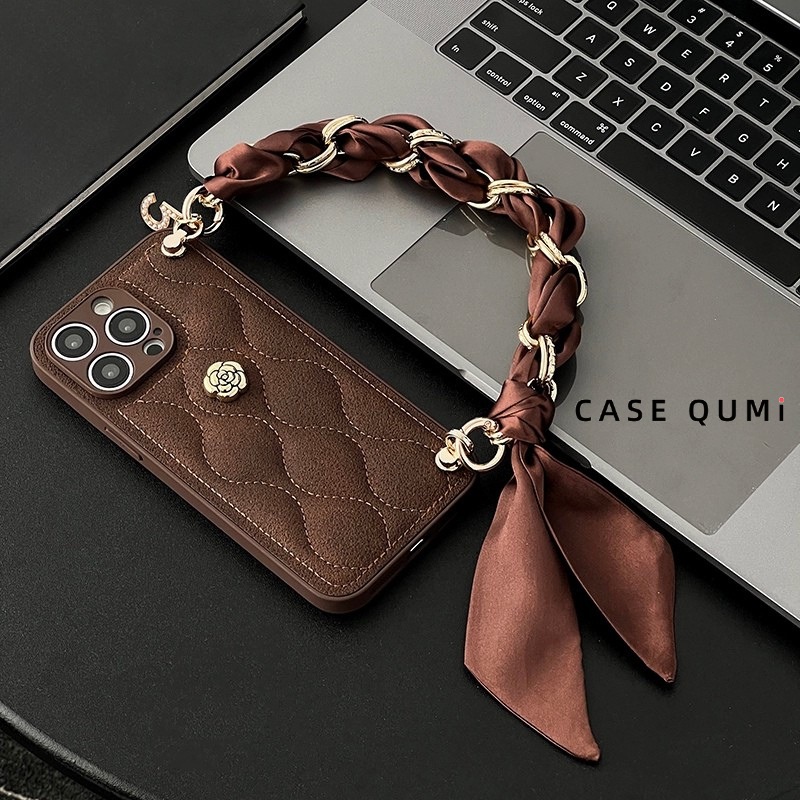 Brown Quilt Çiçek Rozetli Askılı iPhone Kılıfı