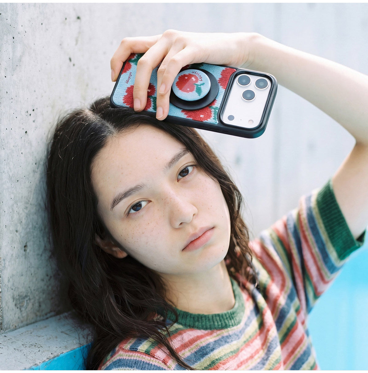 Ufology Örgü Meyve Desenli Manyetik iPhone Kılıfı