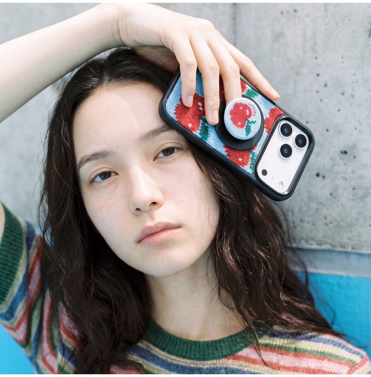 Ufology Örgü Meyve Desenli Manyetik iPhone Kılıfı