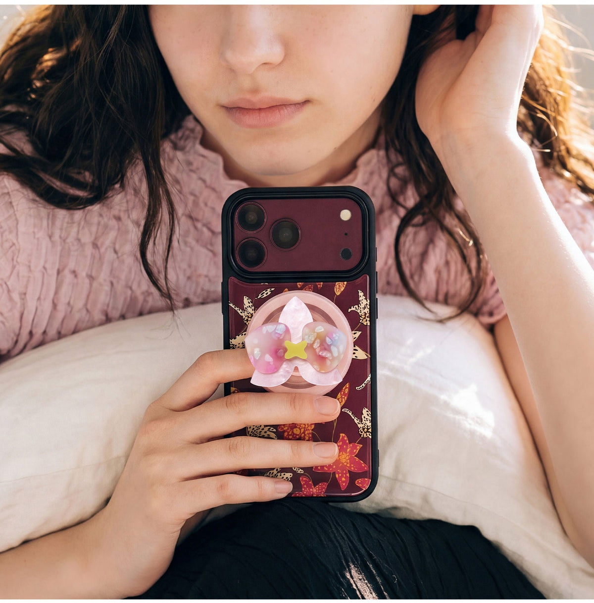 Ufology Bordo Zambak Desenli Manyetik iPhone Kılıfı