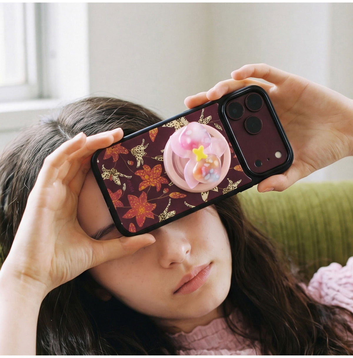 Ufology Bordo Zambak Desenli Manyetik iPhone Kılıfı
