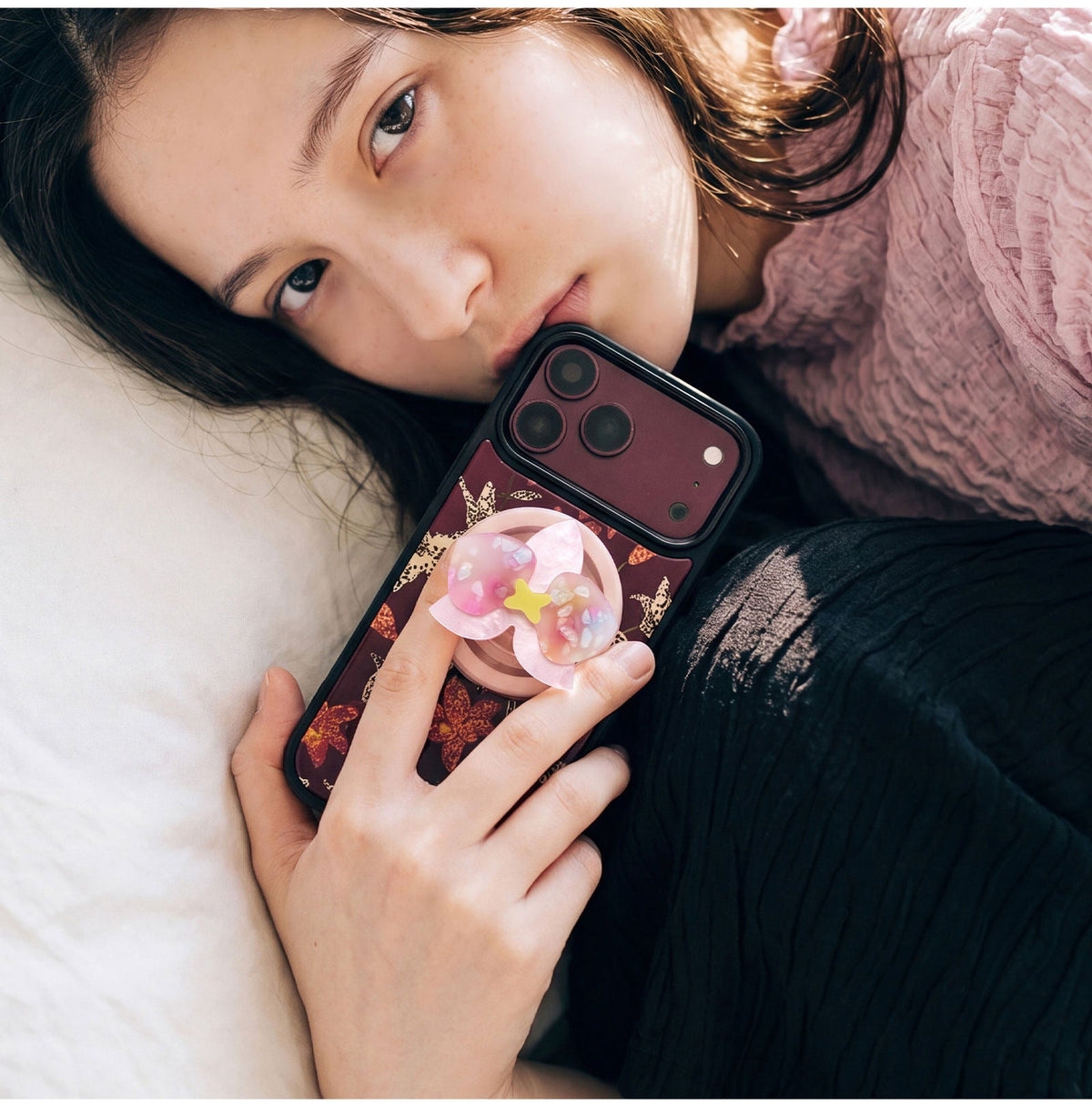 Ufology Bordo Zambak Desenli Manyetik iPhone Kılıfı