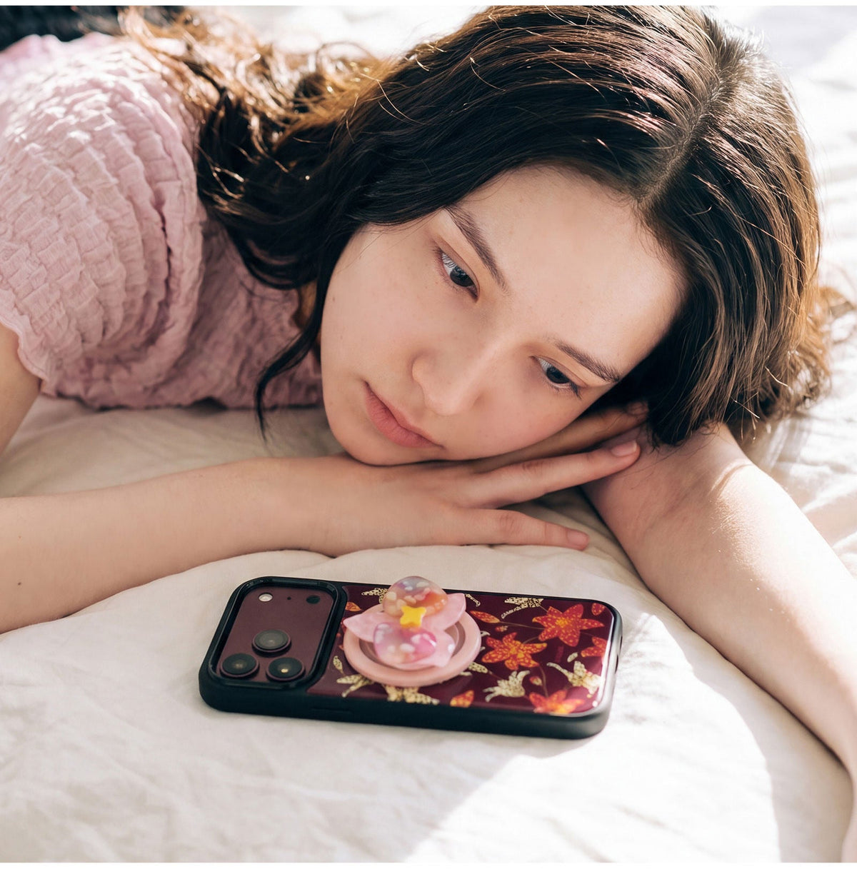 Ufology Bordo Zambak Desenli Manyetik iPhone Kılıfı