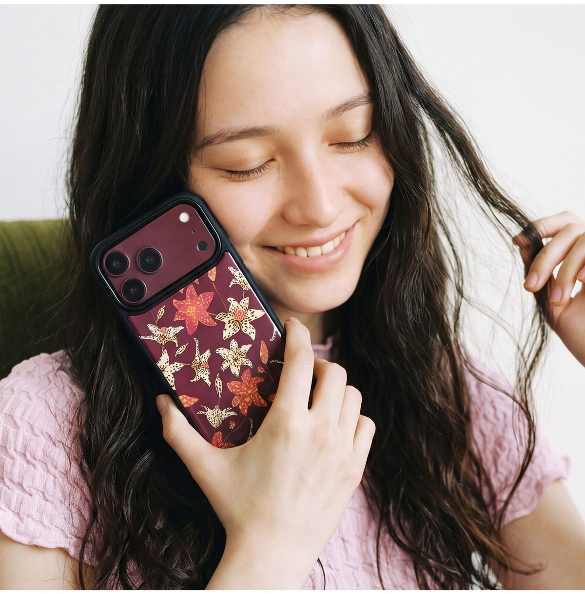 Ufology Bordo Zambak Desenli Manyetik iPhone Kılıfı