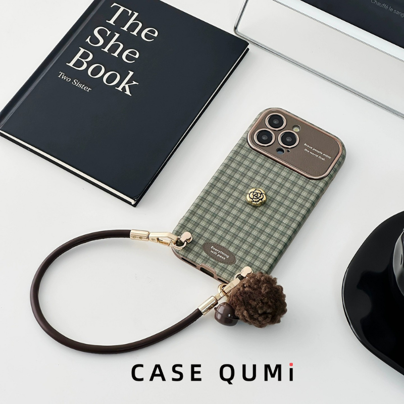 Vintage Ekose Ponpon Askılı iPhone Kılıfı